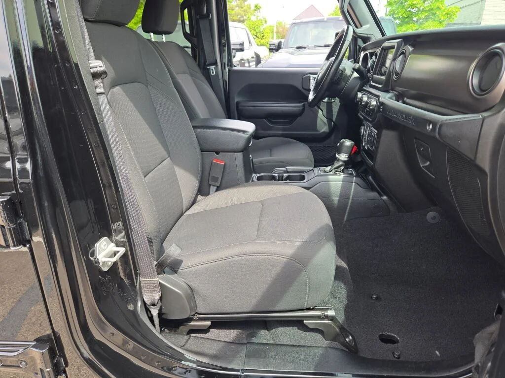Used 2020 Black Jeep Unlimited Sport image 7
