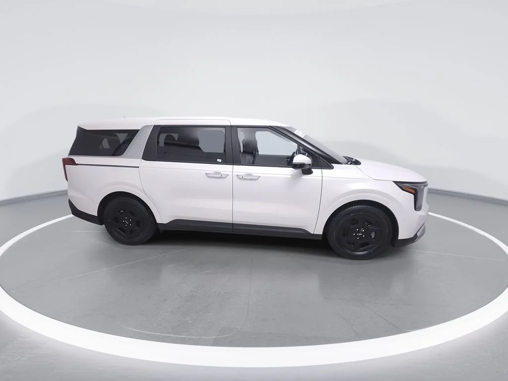 Used 2025 White Kia LXS image 8
