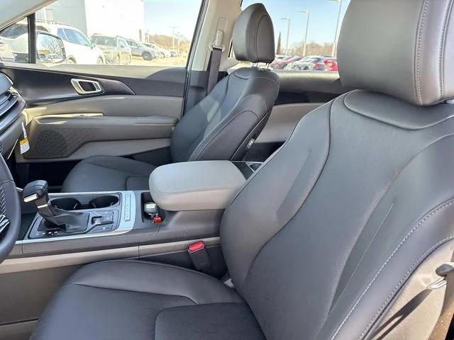 Certified Used 2026 White Kia LXS image 12
