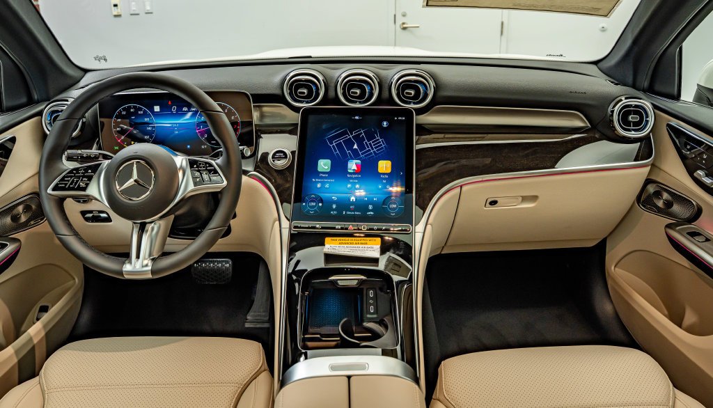New 2027 Polar White Mercedes-Benz GLC 300 image 31