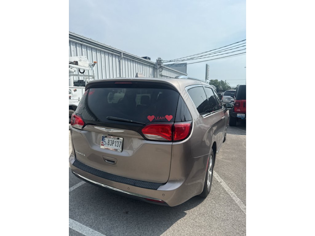 Used 2017 Molten Silver Chrysler Touring-L Plus image 6