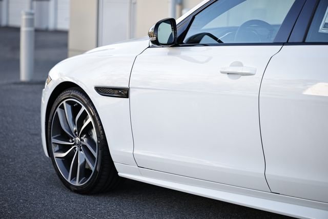 New 2024 Fuji White JAGUAR P300 R-DYNAMIC SE AWD image 9