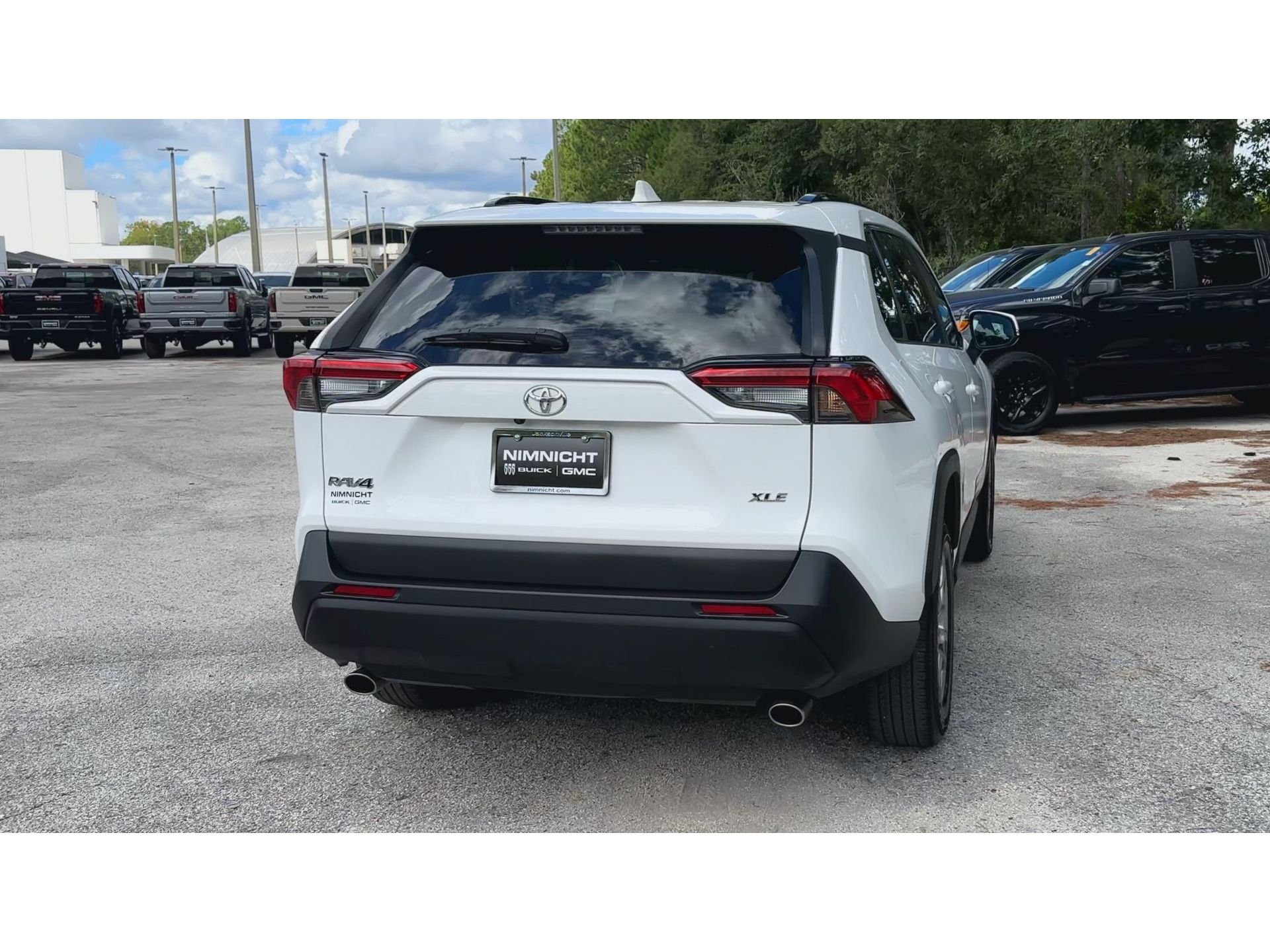 2024 Toyota RAV4 XLE - Photo 8