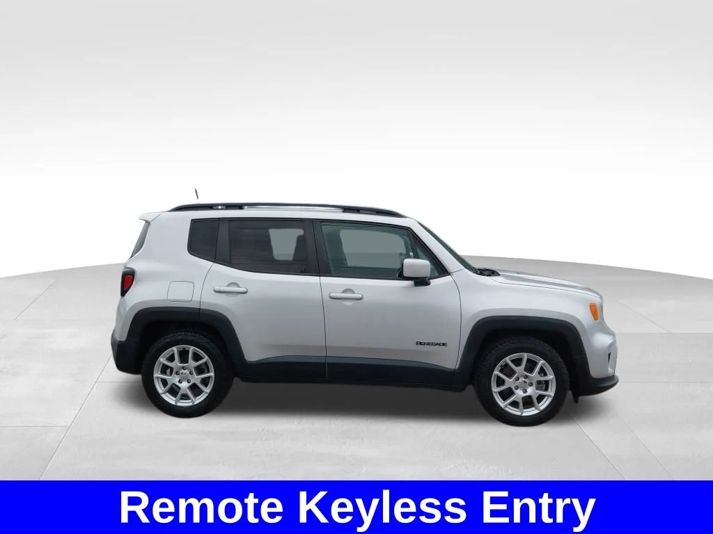 Used 2021 Silver Jeep Latitude image 8