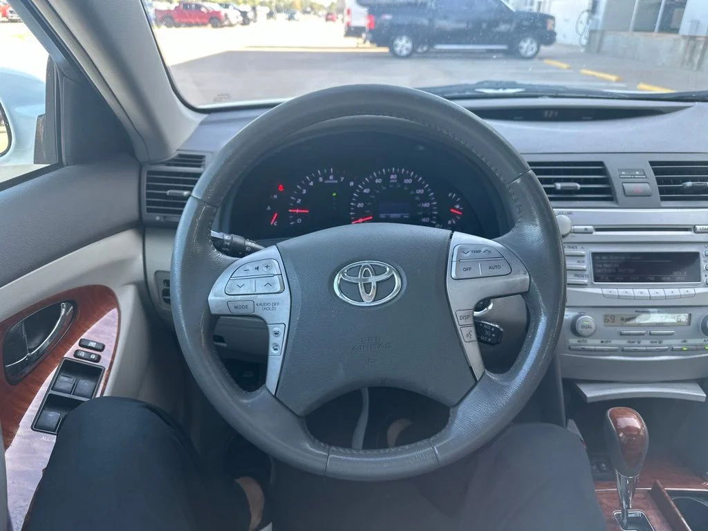 Used 2011 White Toyota XLE image 9
