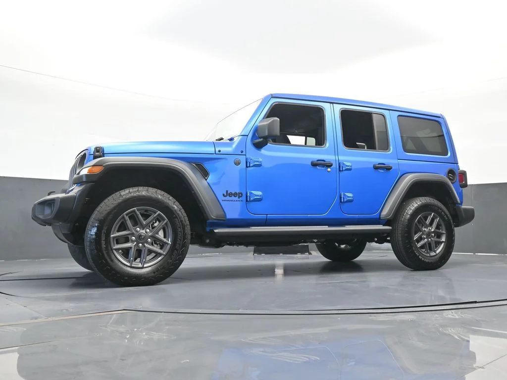 Used 2025 Hydro Blue Pearl Coat Jeep Sport S image 50