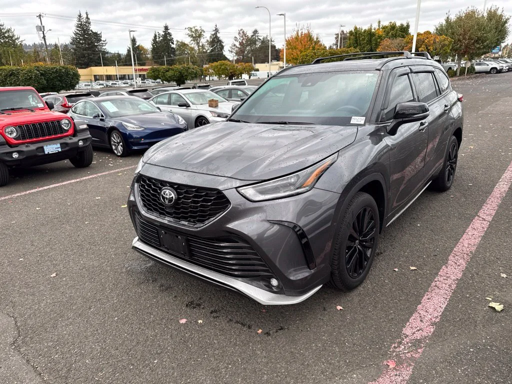 Used 2023 Magnetic Gray Metallic Toyota XSE image 3