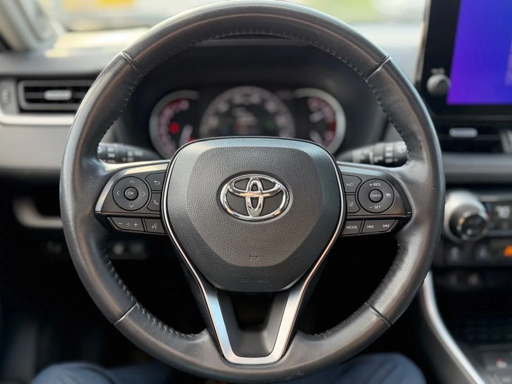 Used 2023  Toyota XLE Premium image 7