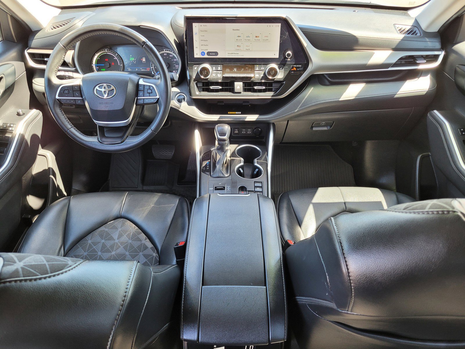 Used 2024  Toyota Hybrid XLE image 14