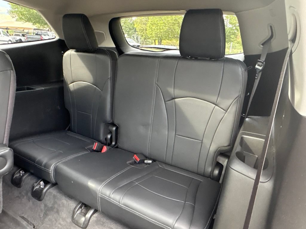 Used 2019 Includes Spectra Gray lower exterior accent color.) Buick Avenir image 21