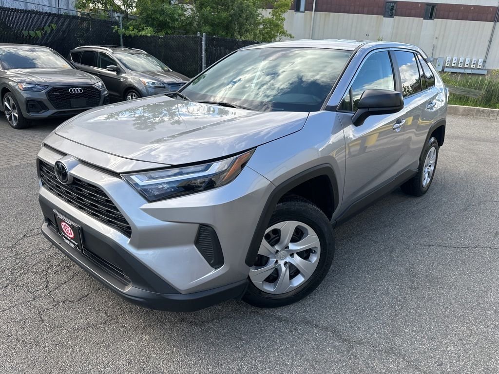 2023 Toyota RAV4 LE AWD's photo