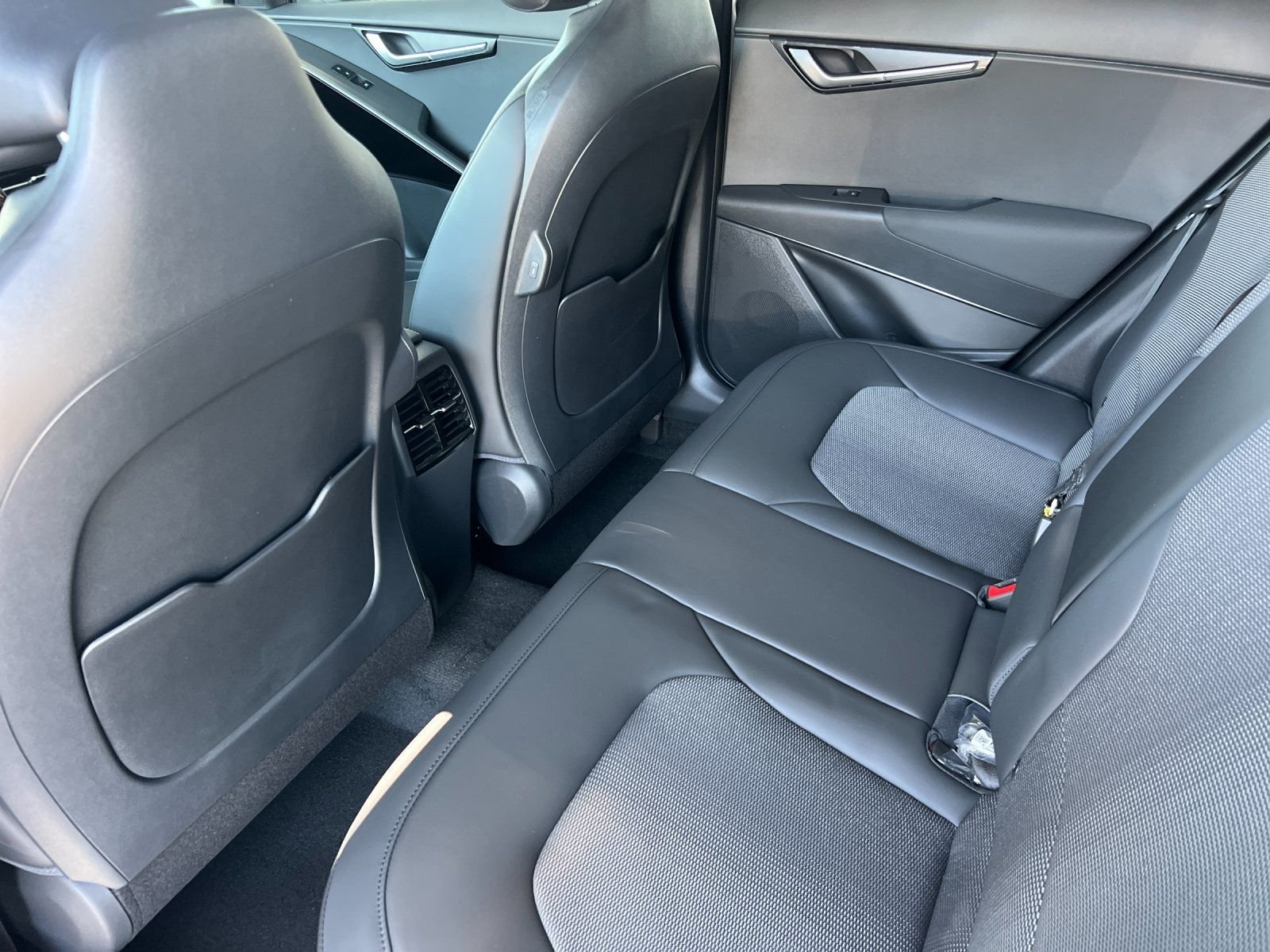 New 2026 Snow White Pearl Kia EX image 12