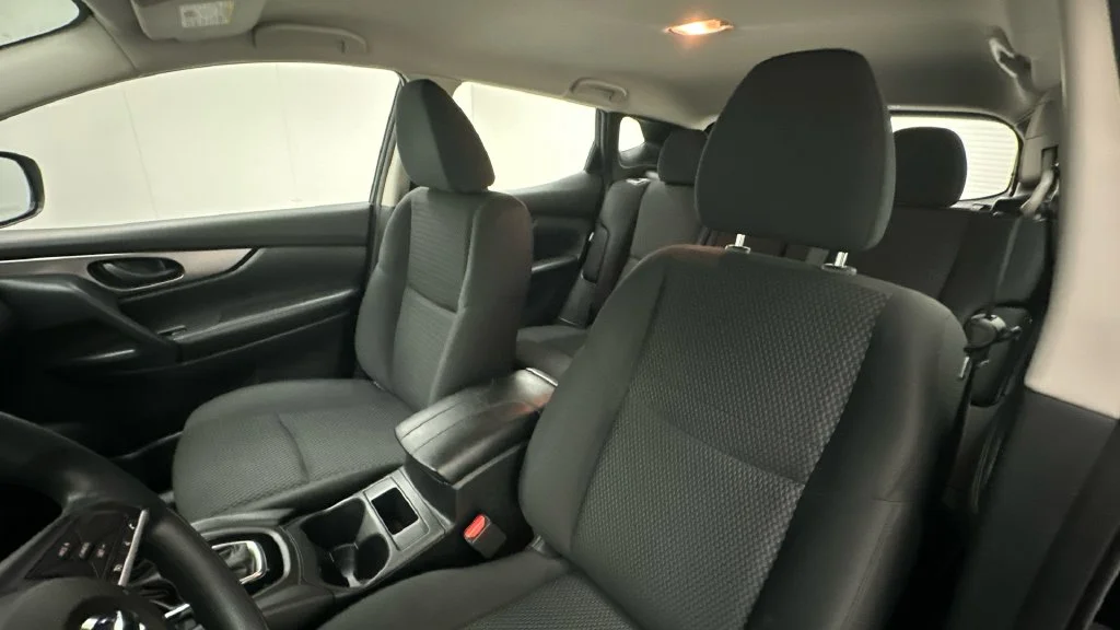 Used 2022 Black Nissan S image 9