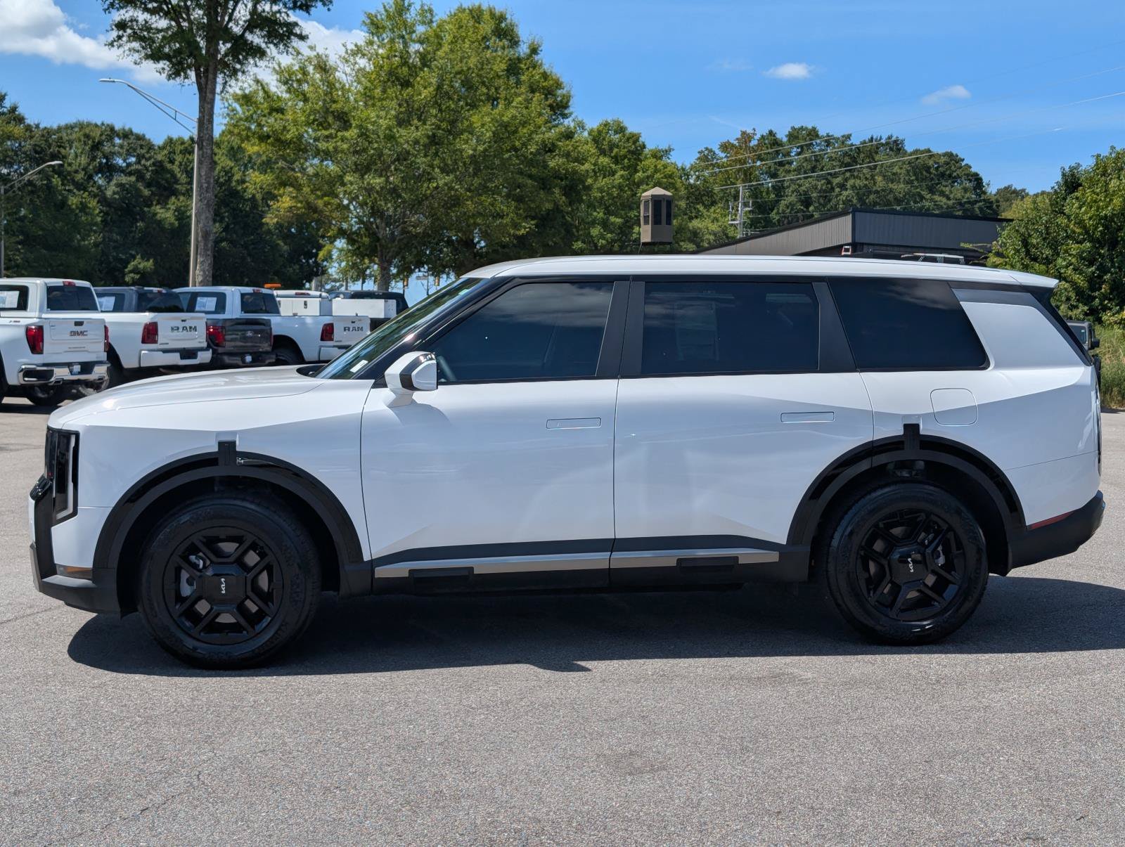 2027 Kia Telluride LX - Photo 11