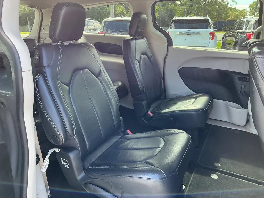 Used 2022 White Chrysler Touring L image 17