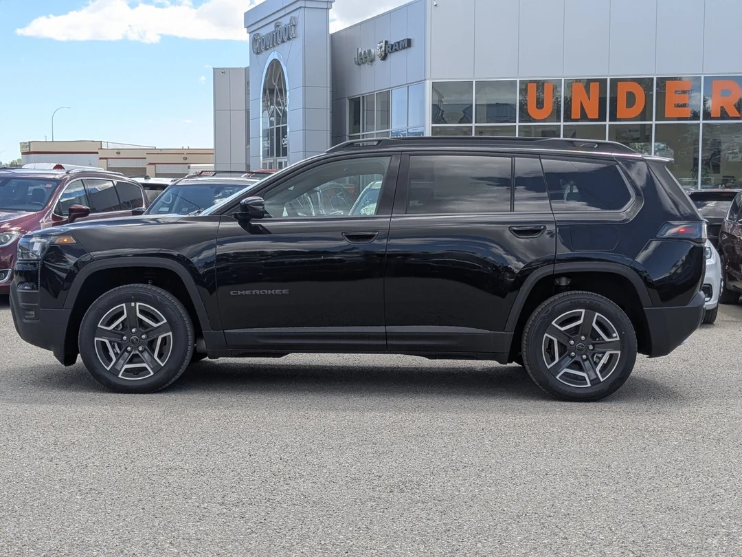 New 2026 Black Jeep Laredo - - 4x4 - 1.6L Turbo Hybrid - Adaptive Cruise - Blind Spot Detection & More! image 5