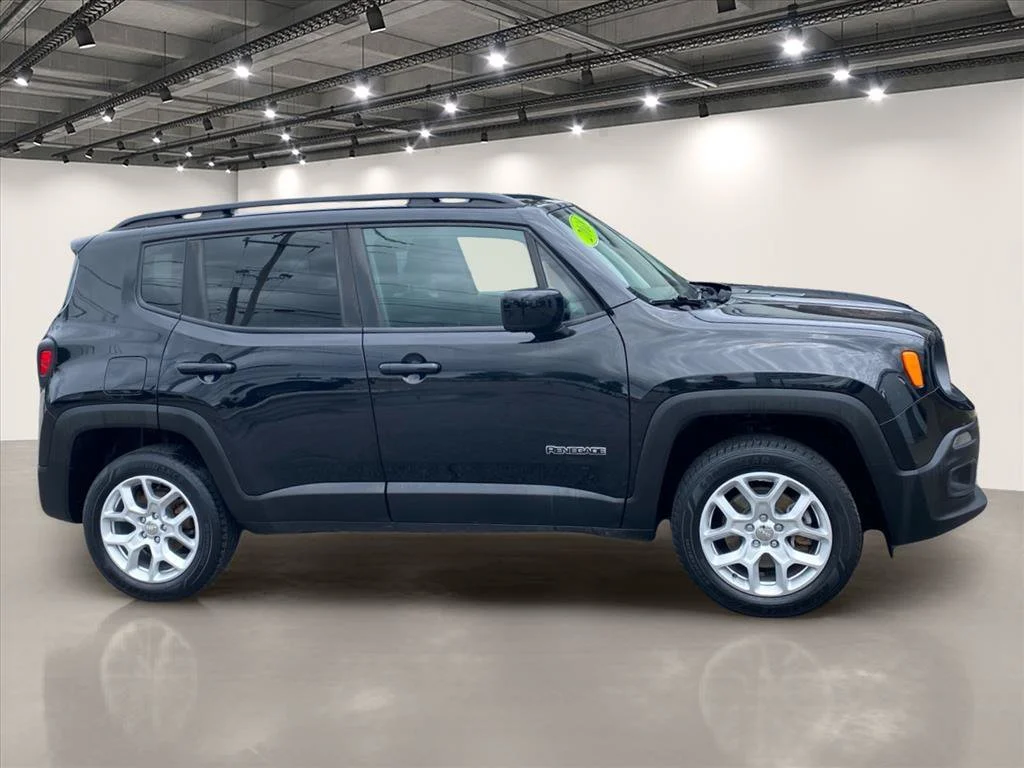 Used 2018 Black Jeep Latitude image 8