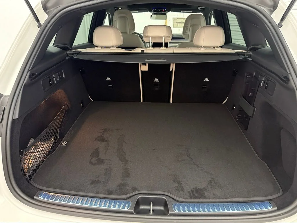 New 2027 White Mercedes-Benz GLC 300 image 26