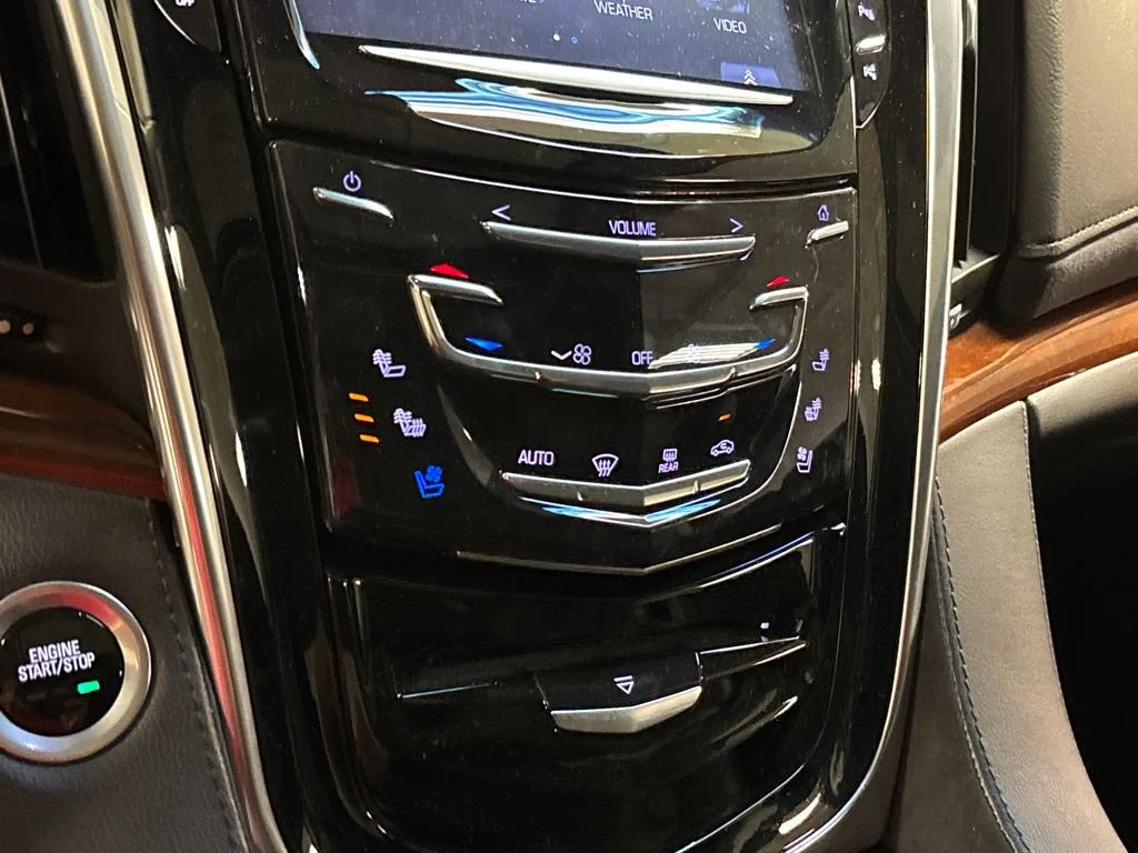 Used 2018 DARK GRANITE METALLIC Cadillac Premium Luxury image 32