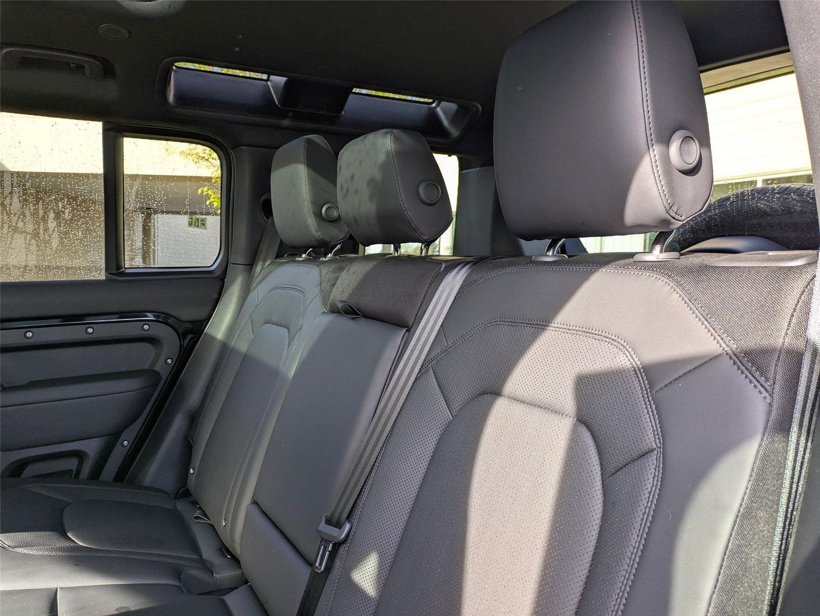 Used 2025 Santorini Black Metallic Land Rover S image 29