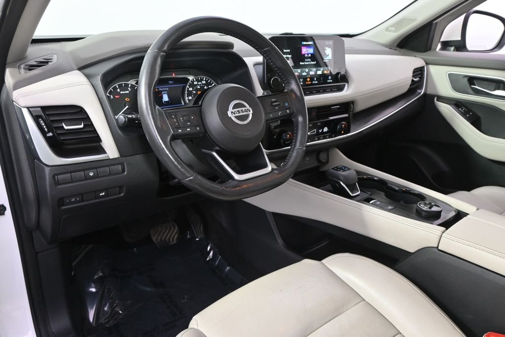 Used 2021 Pearl White Nissan SL image 11