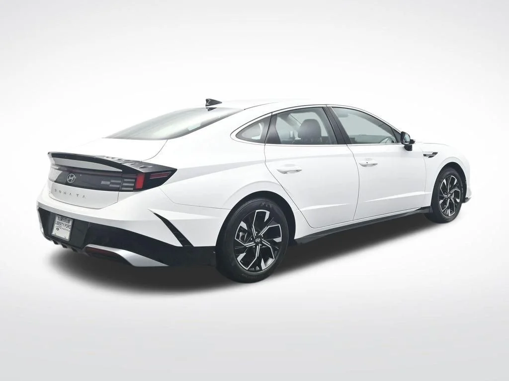 Certified Used 2025 White Hyundai SEL image 6