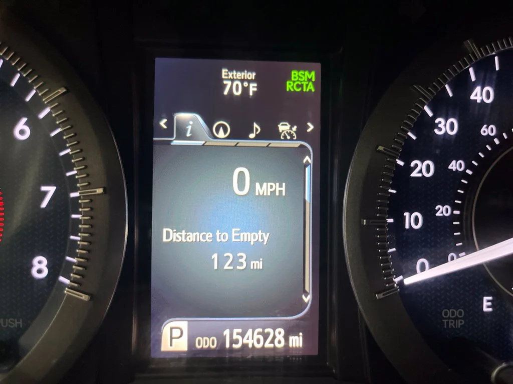 Used 2018 Blizzard Pearl Toyota XLE image 17