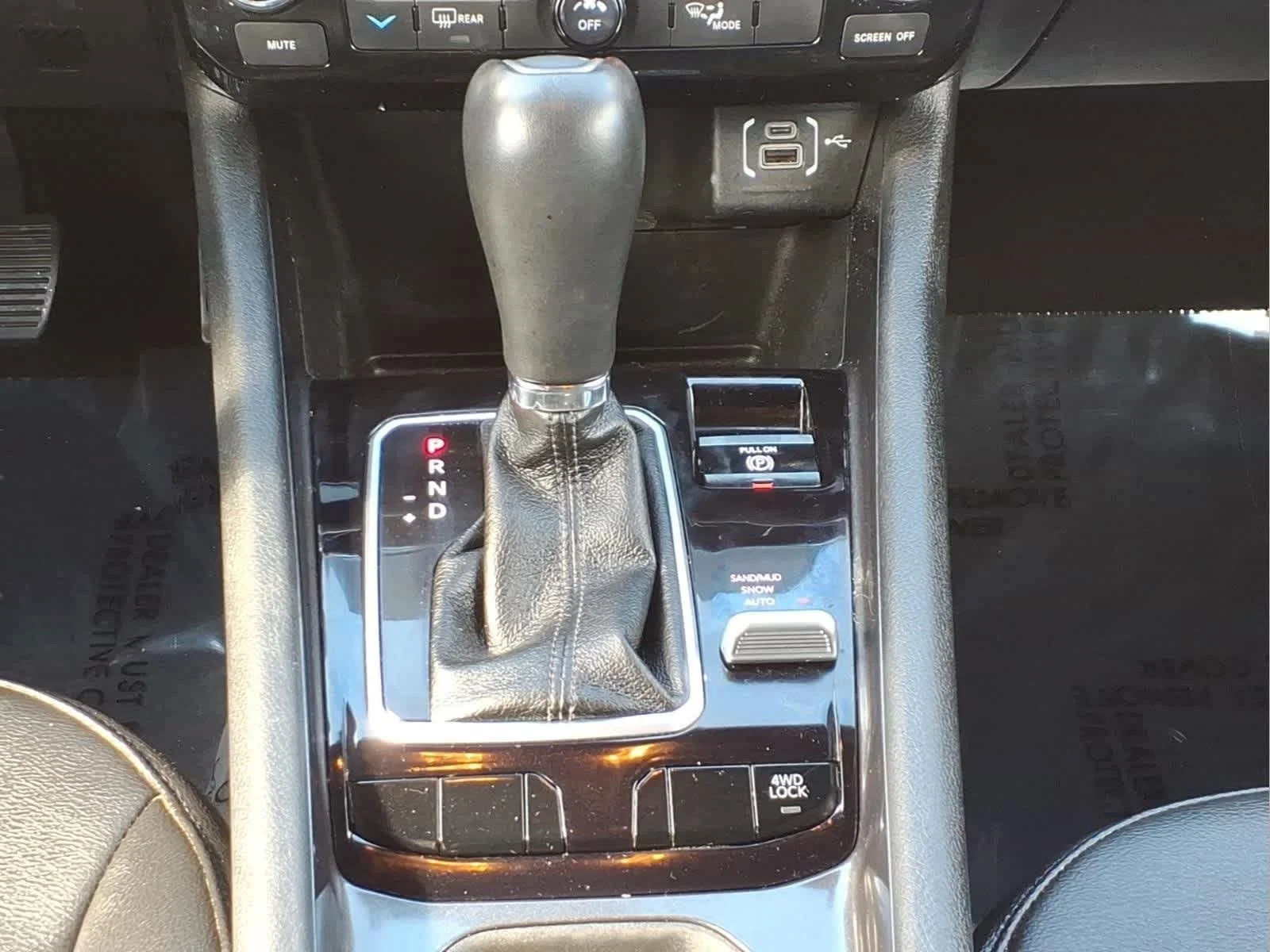 Used 2024 Diamond Black Crystal Pearlcoat Jeep Latitude Lux image 25