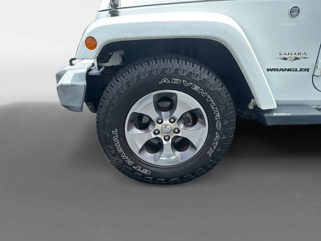Used 2016 White Jeep Sahara image 15