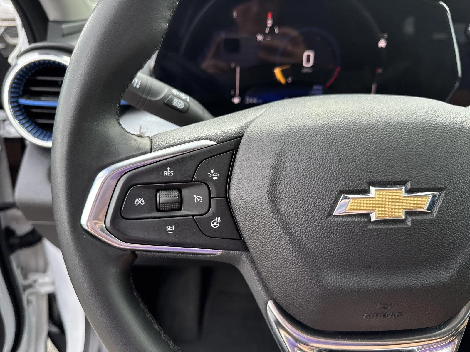 Used 2025 Summit White Chevrolet LT image 21
