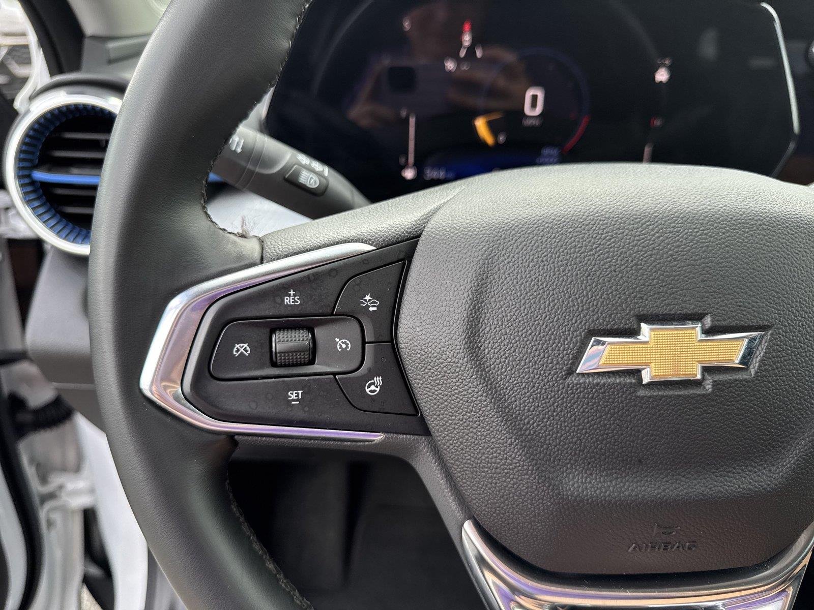 Used 2025 Summit White Chevrolet LT image 21