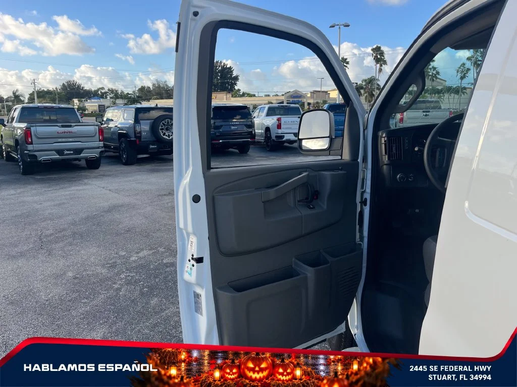 Used 2025 Summit White GMC Work Van image 11