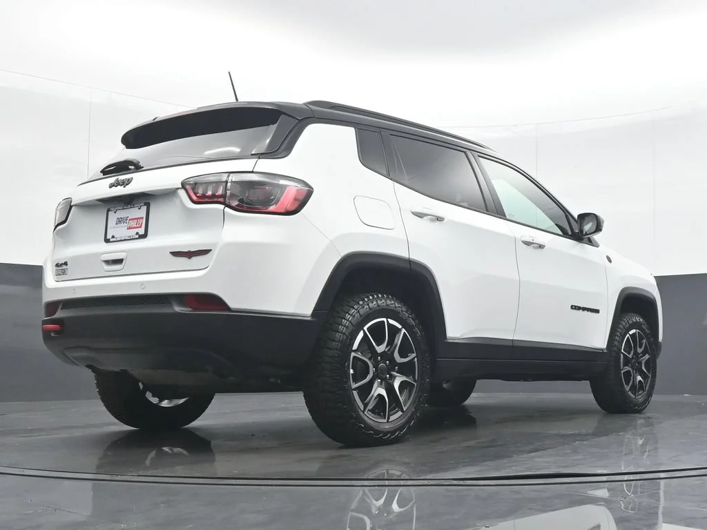 Used 2026 White Jeep Trailhawk image 34