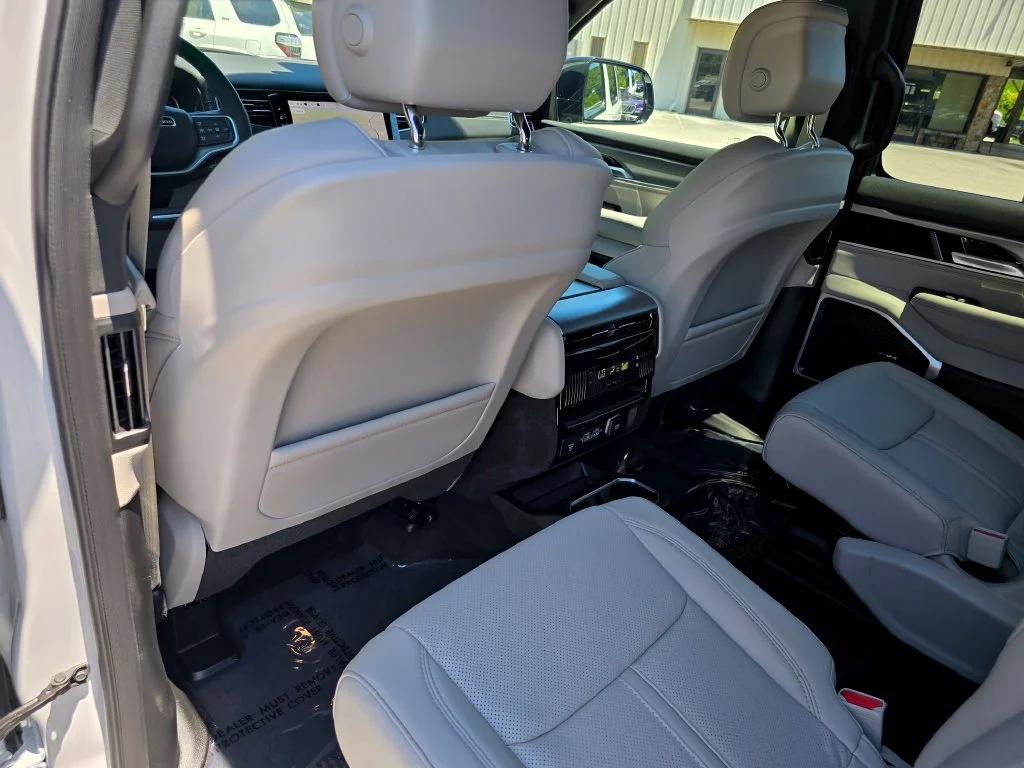 New 2026 White Jeep  image 25