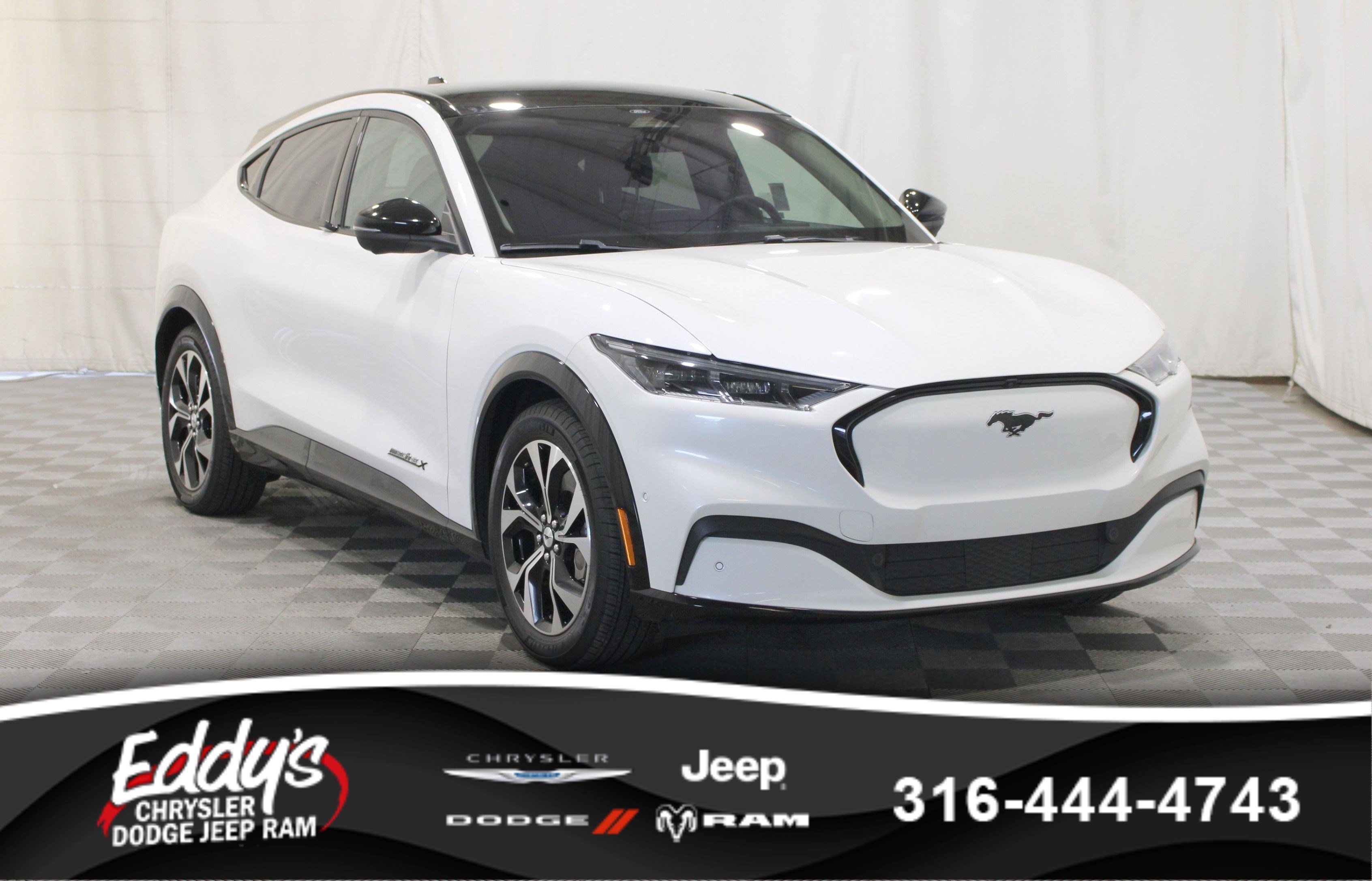 Used 2023 Star White Metallic Tri-Coat Ford Premium image 1