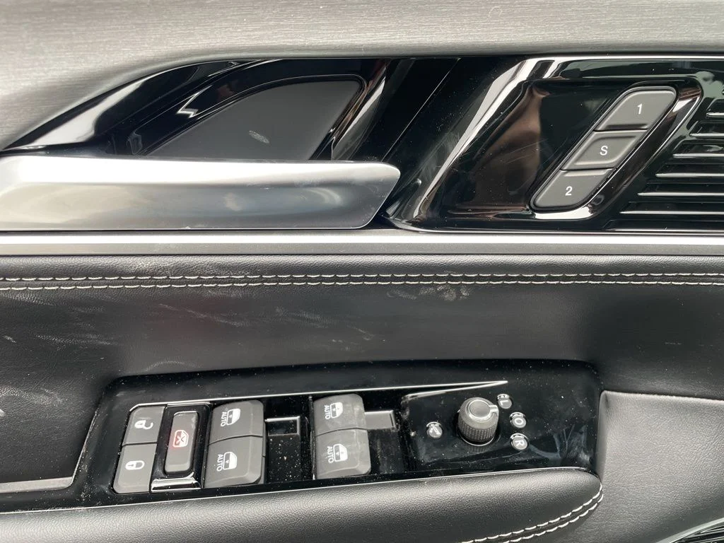New 2026 Silver-Zynith Exterior Paint Jeep Limited Altitude image 28