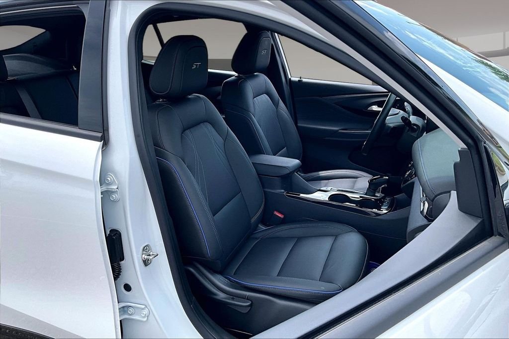 Used 2024 White Buick Sport Touring image 7