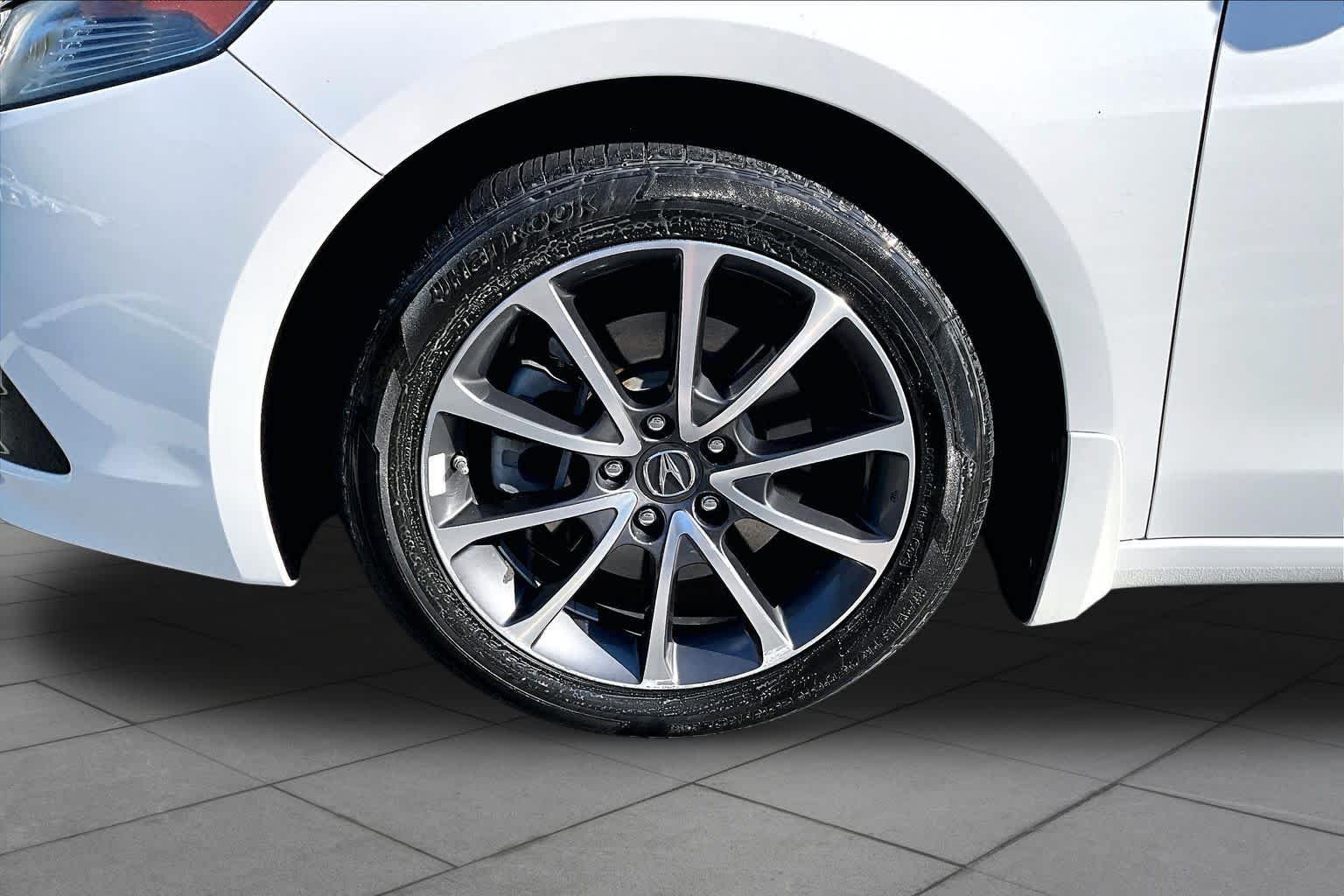 Used 2016 Bellanova White Pearl Acura V6 Tech image 19