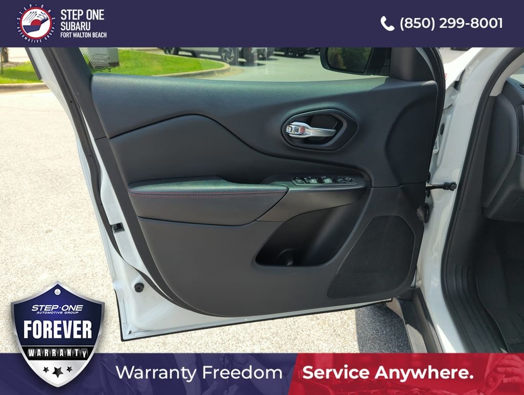 Used 2022 White Jeep Trailhawk image 18