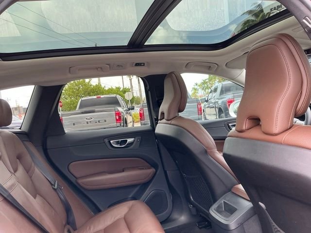 Used 2019 White Volvo T5 Momentum image 39