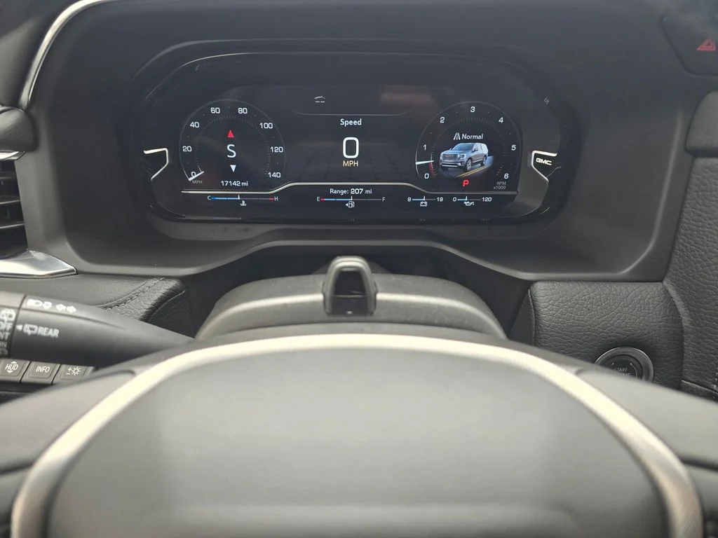 Used 2024 White GMC Denali image 27