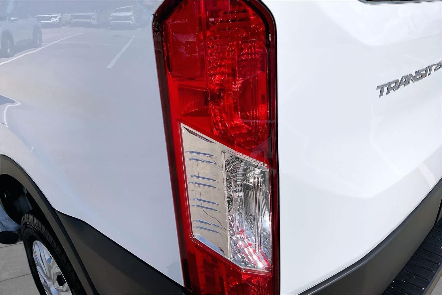 Used 2025 Oxford White Ford  image 24