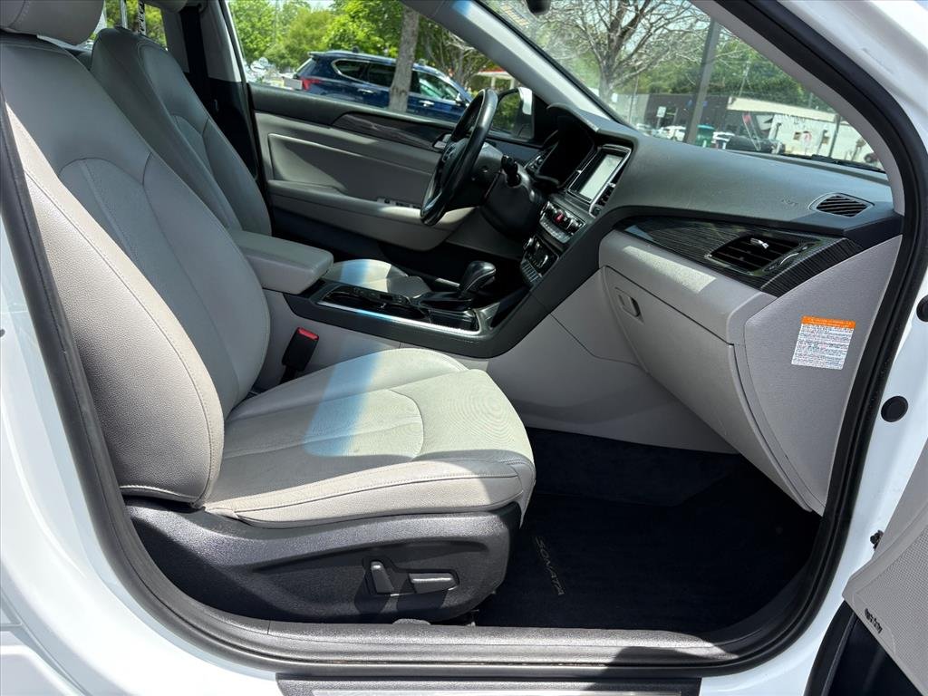 Used 2019 Hyper White Hyundai Limited image 16