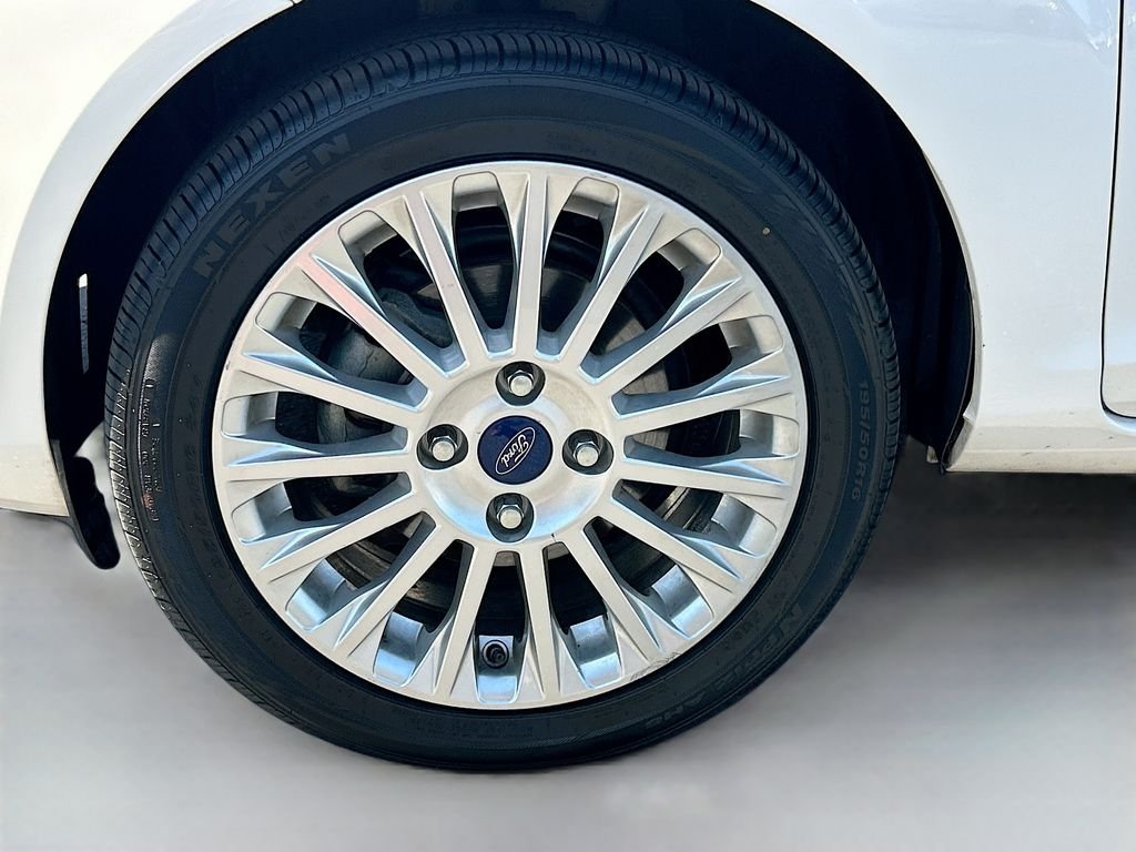 Used 2016 White Platinum Clearcoat Metallic Ford Titanium image 31