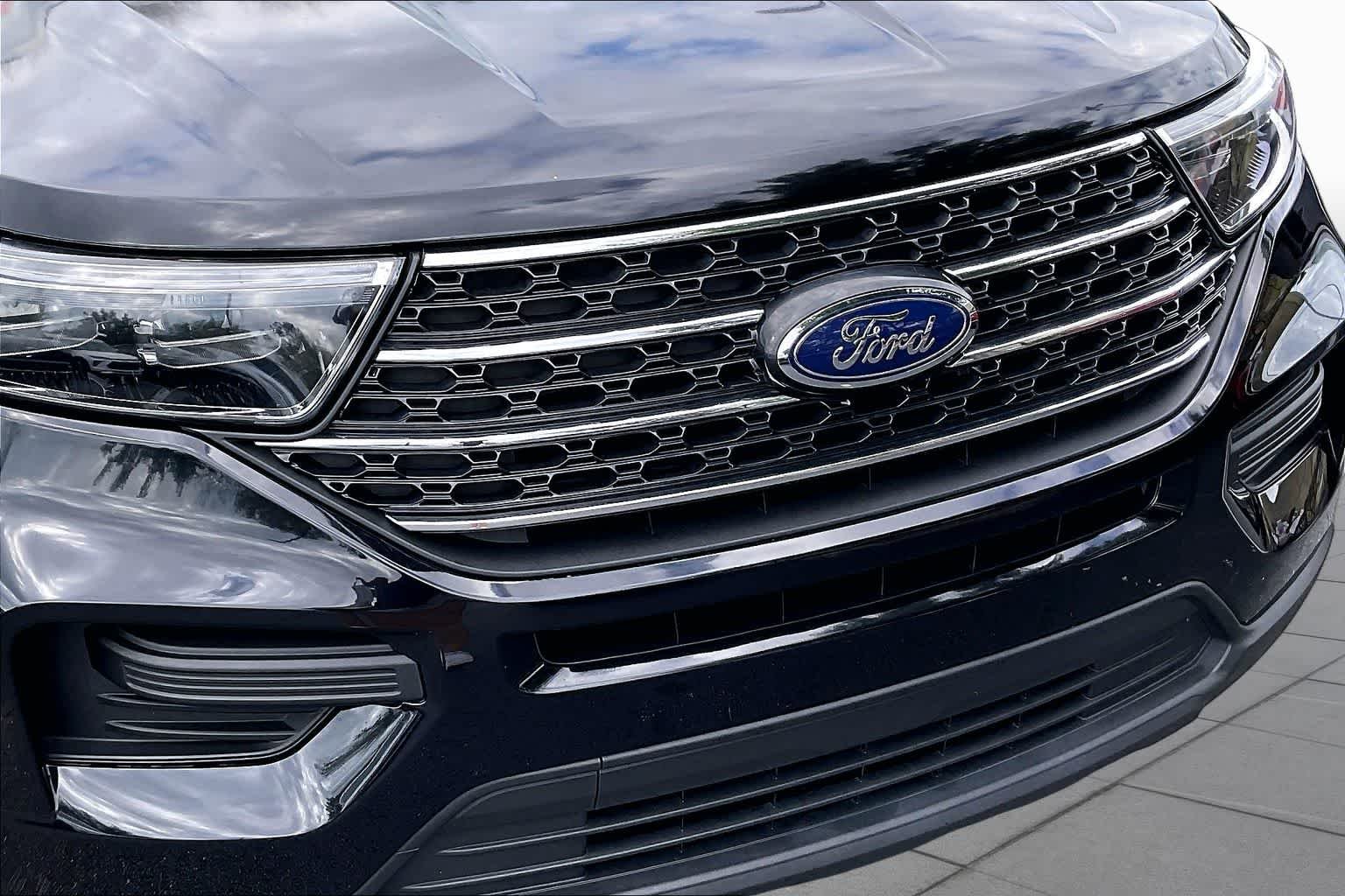Used 2023 Agate Black Metallic Ford XLT image 30