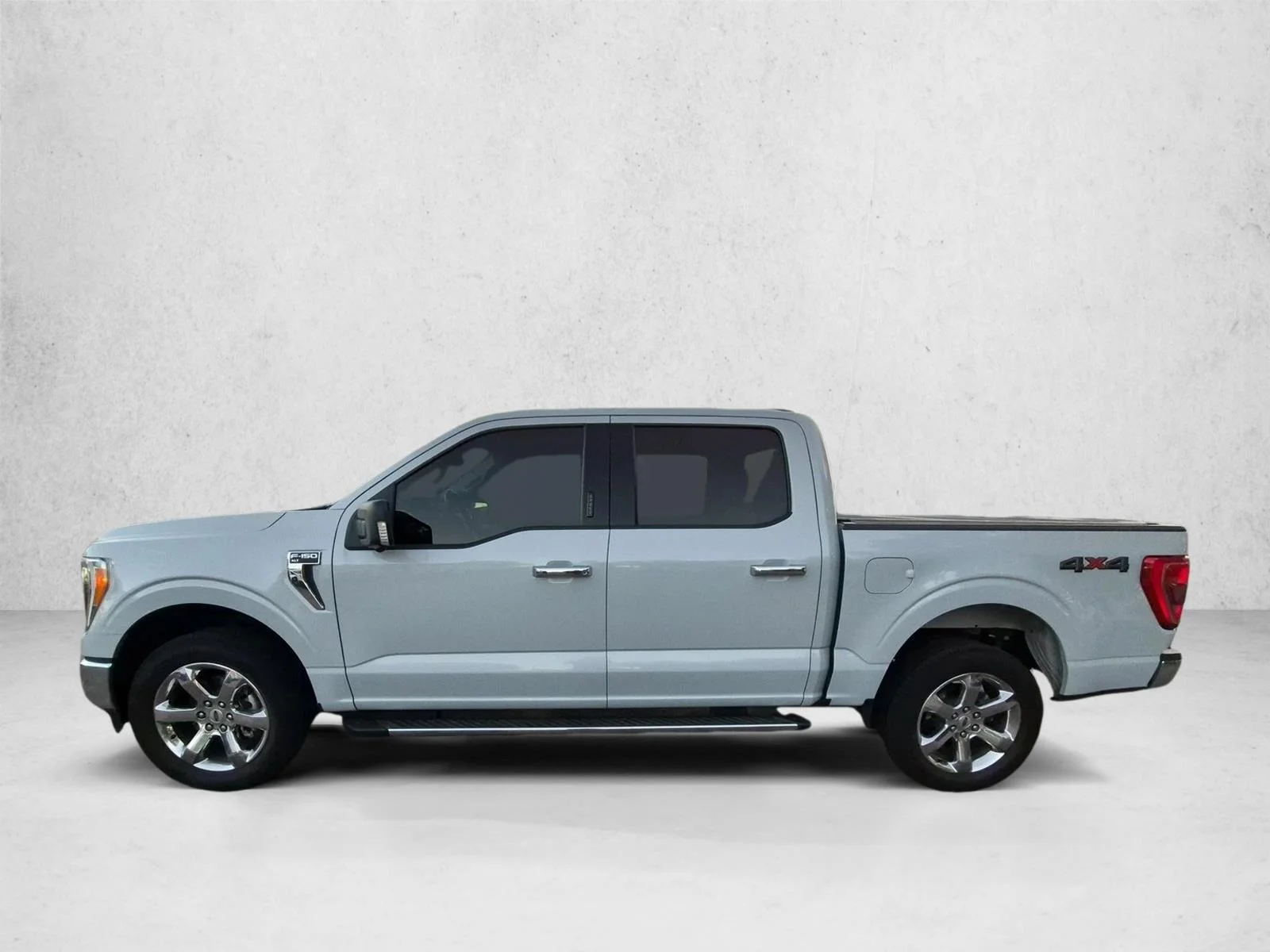 Used 2021 Space White Metallic Ford XLT image 8