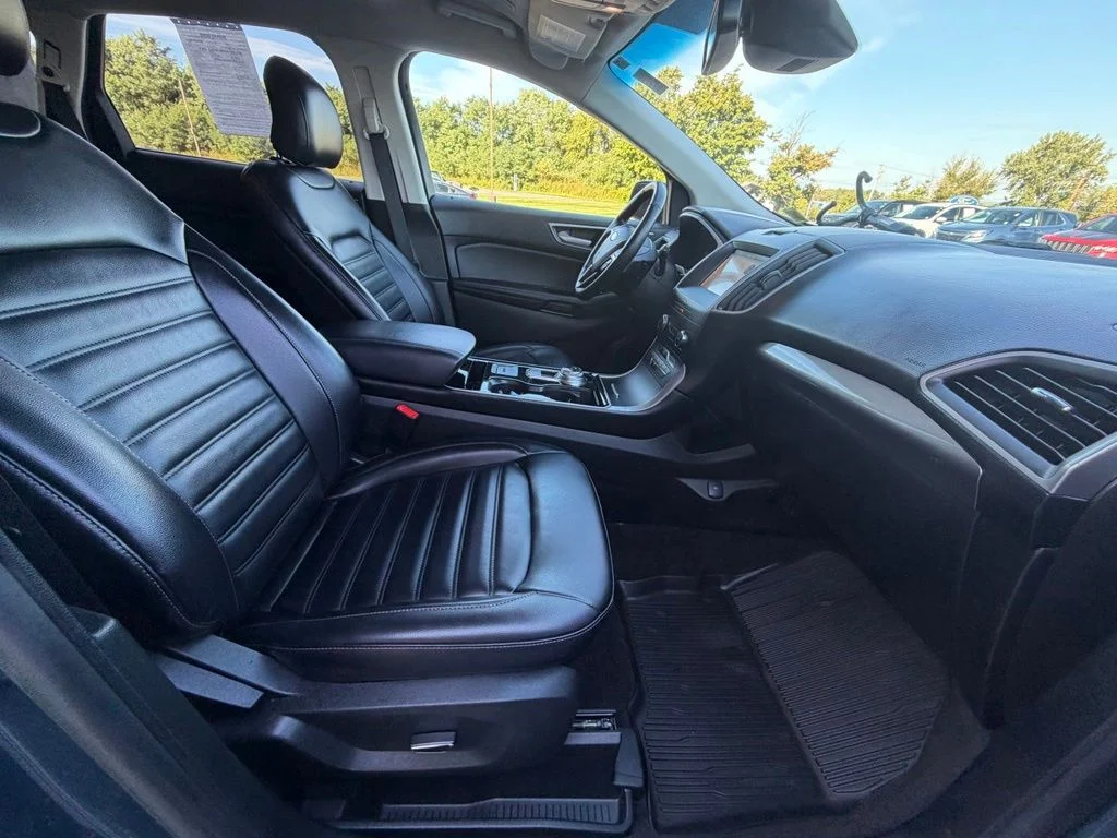 Used 2019 Green Ford SEL image 36