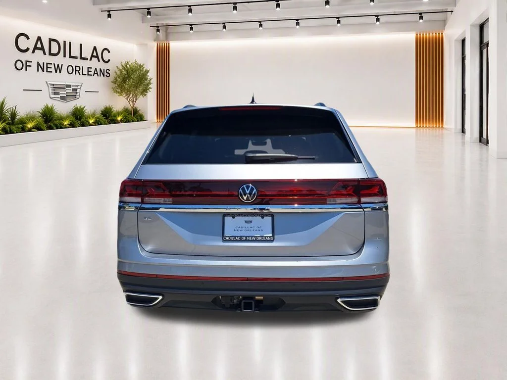 Used 2025  Volkswagen 2.0T SE w/Technology image 4
