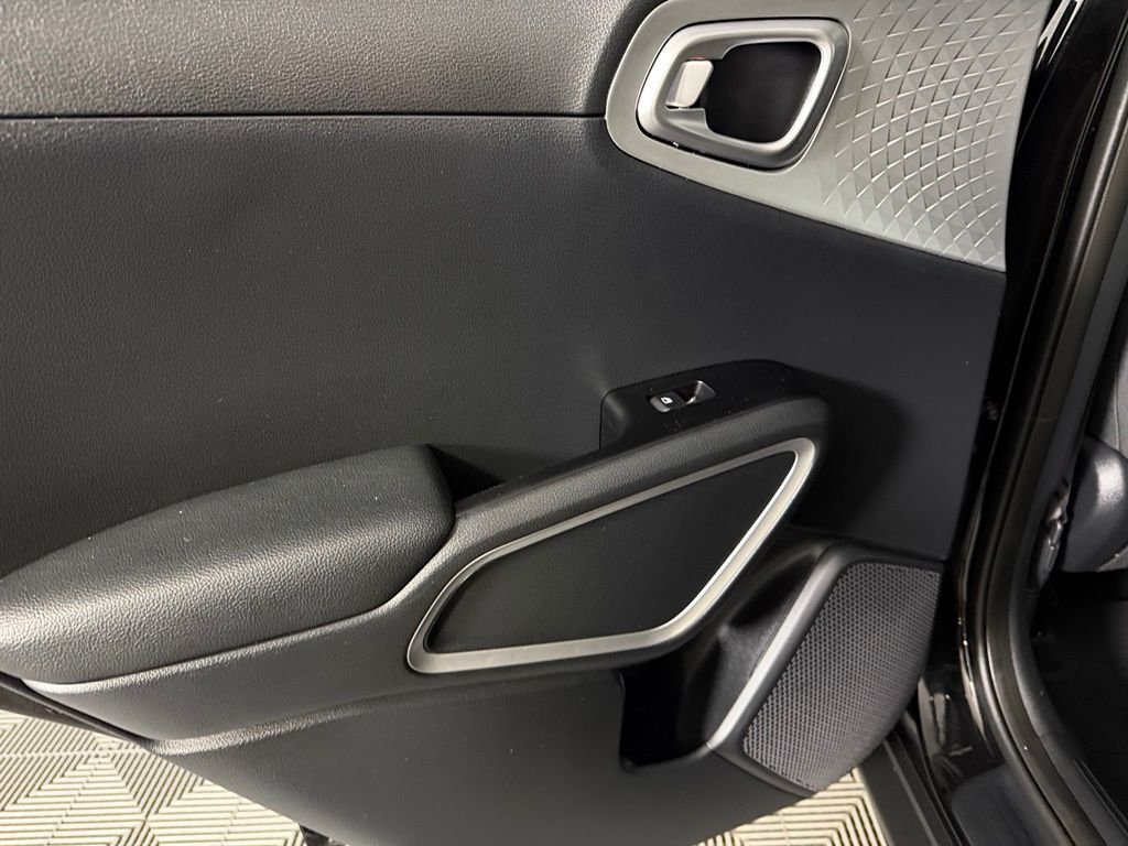 2025 Kia Soul LX - Photo 26