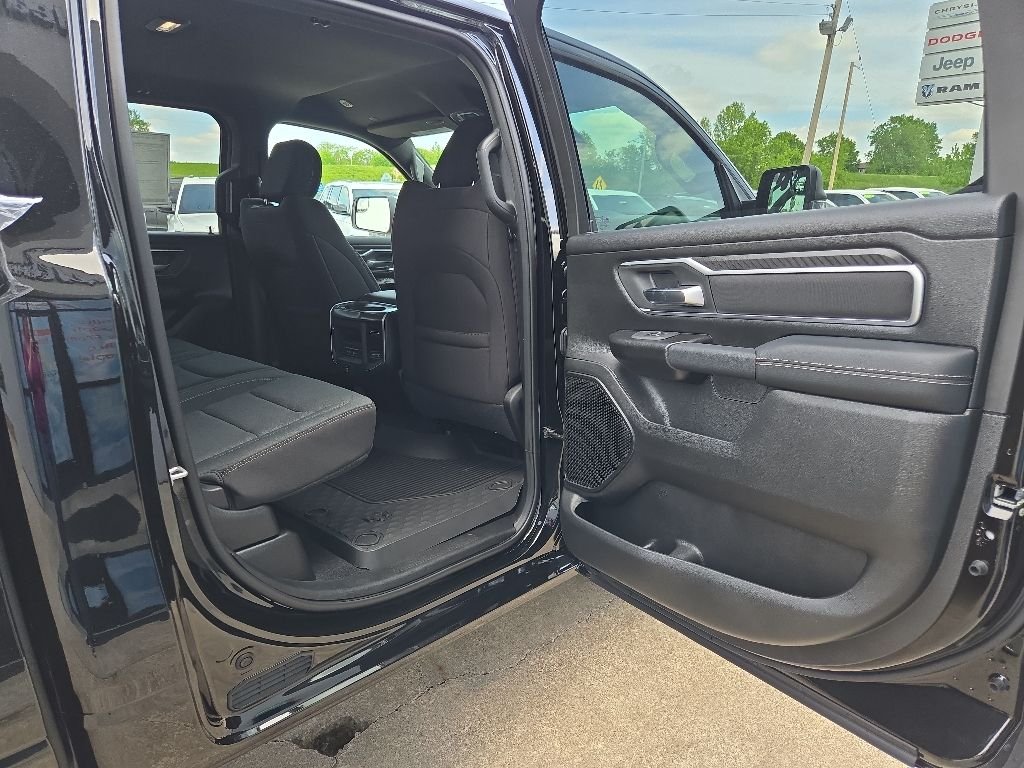 New 2026 Diamond Black Crystal Pearl-Coat Exterior Paint RAM Big Horn/Lone Star image 89